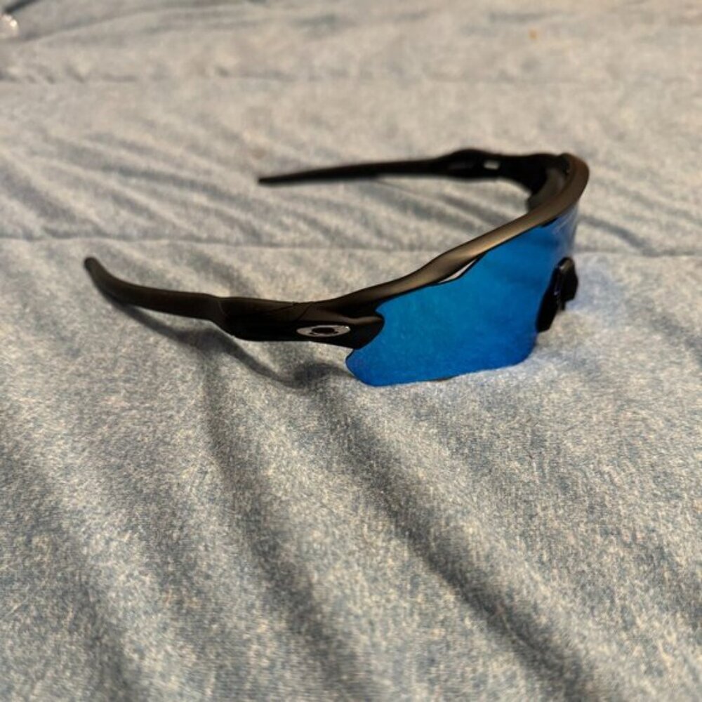 Oakley Radar EV Path Sunglasses Blue Lens Black Frame - Picture 2 of 4